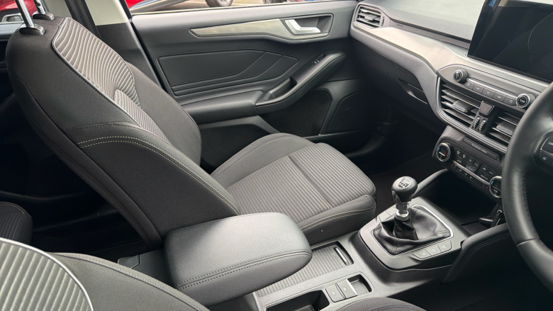 Ford Focus 1.0 EcoBoost 125 Titanium 5dr Petrol Hatchback